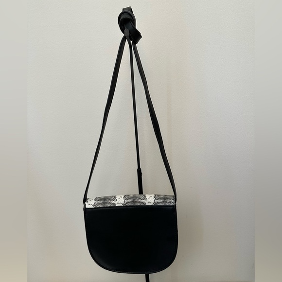 Street Level Crossbody EUC - Picture 2 of 7